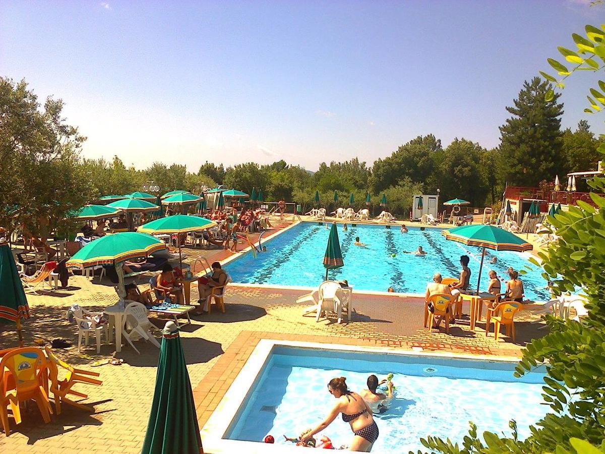 Camping Le Soline Hotel Murlo Buitenkant foto